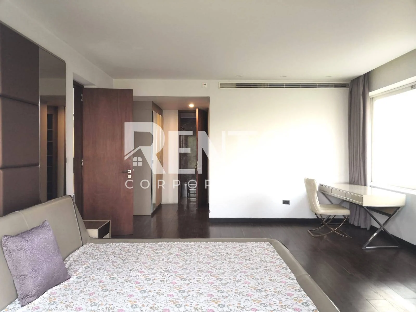Lake House Empori