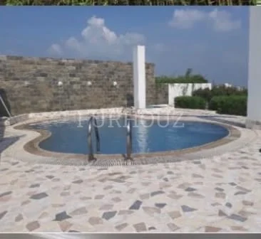 Apartment With Swimming Pool