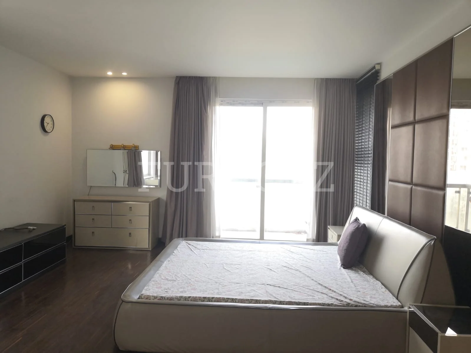 Lake House Empori 3B