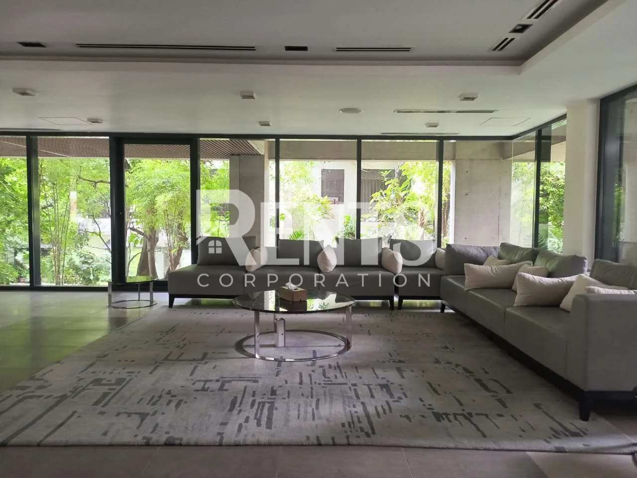 Villa on Hollywood Boulevard