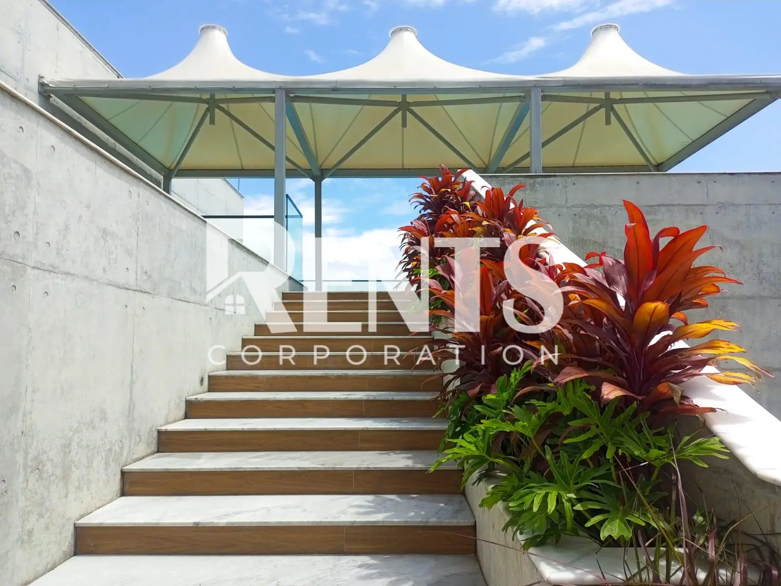 Villa on Hollywood Boulevard