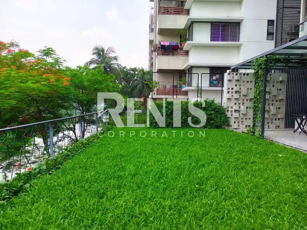 Villa on Hollywood Boulevard