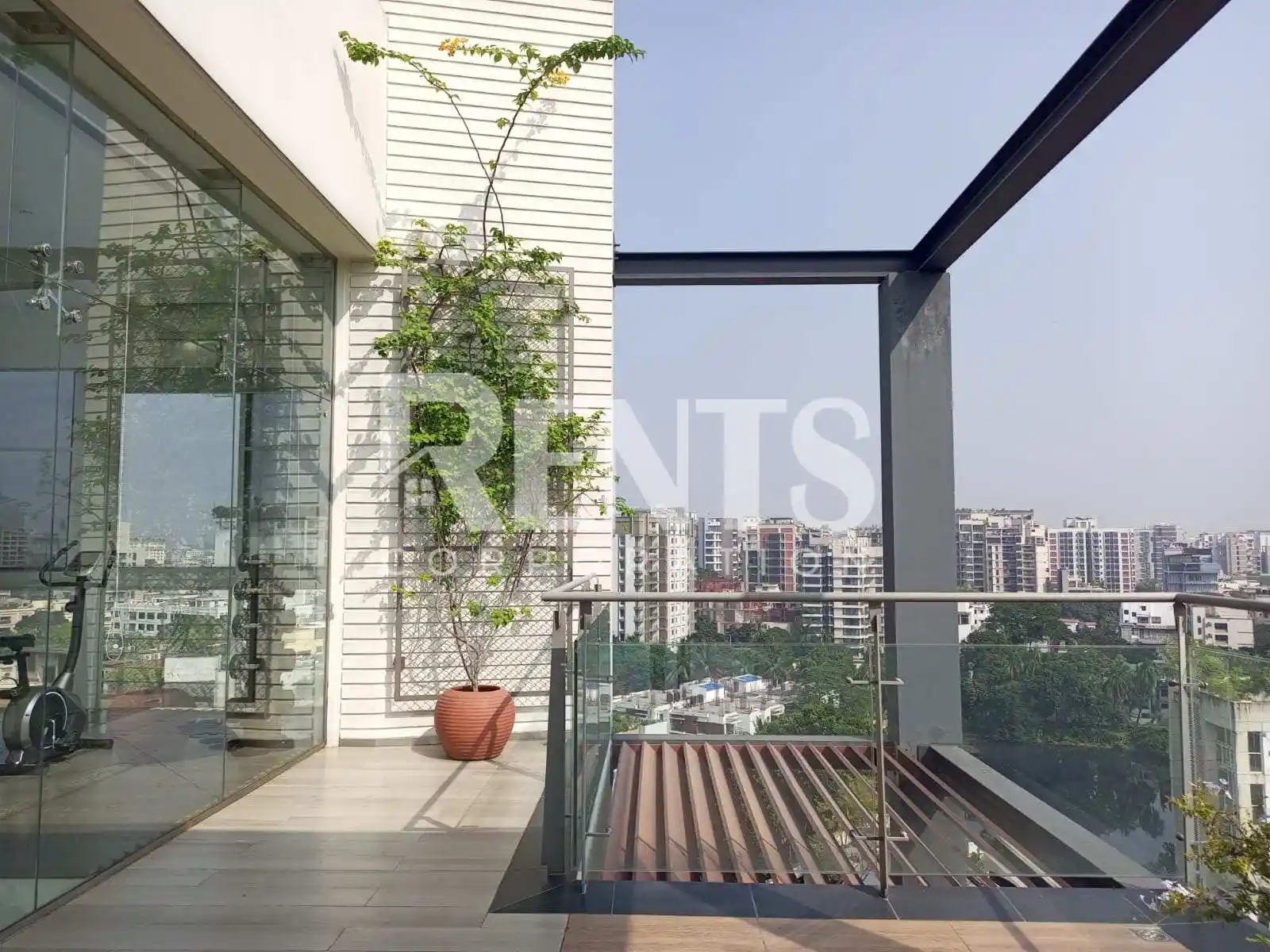 Villa on Hollywood Boulevard