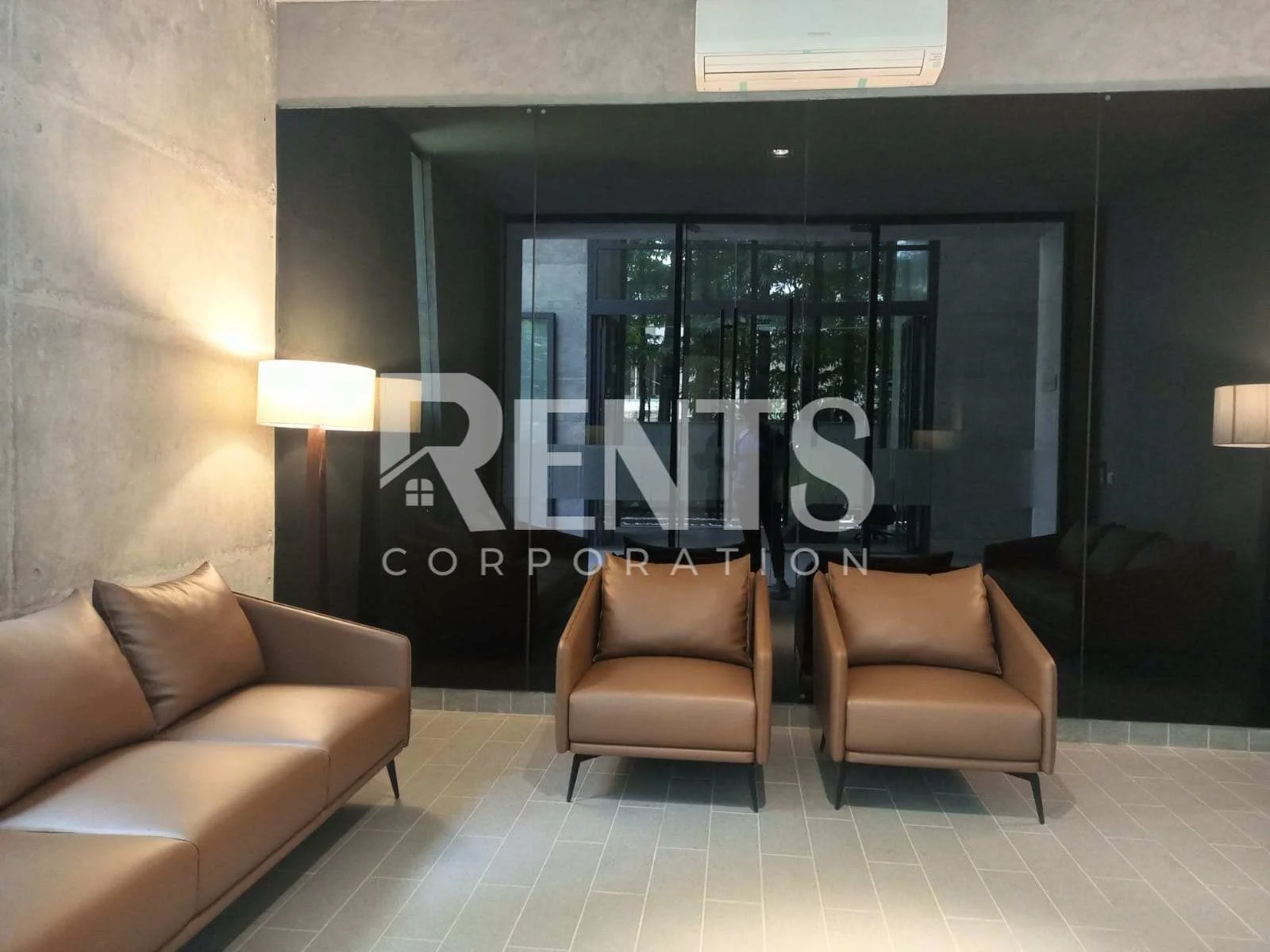 Villa on Hollywood Boulevard