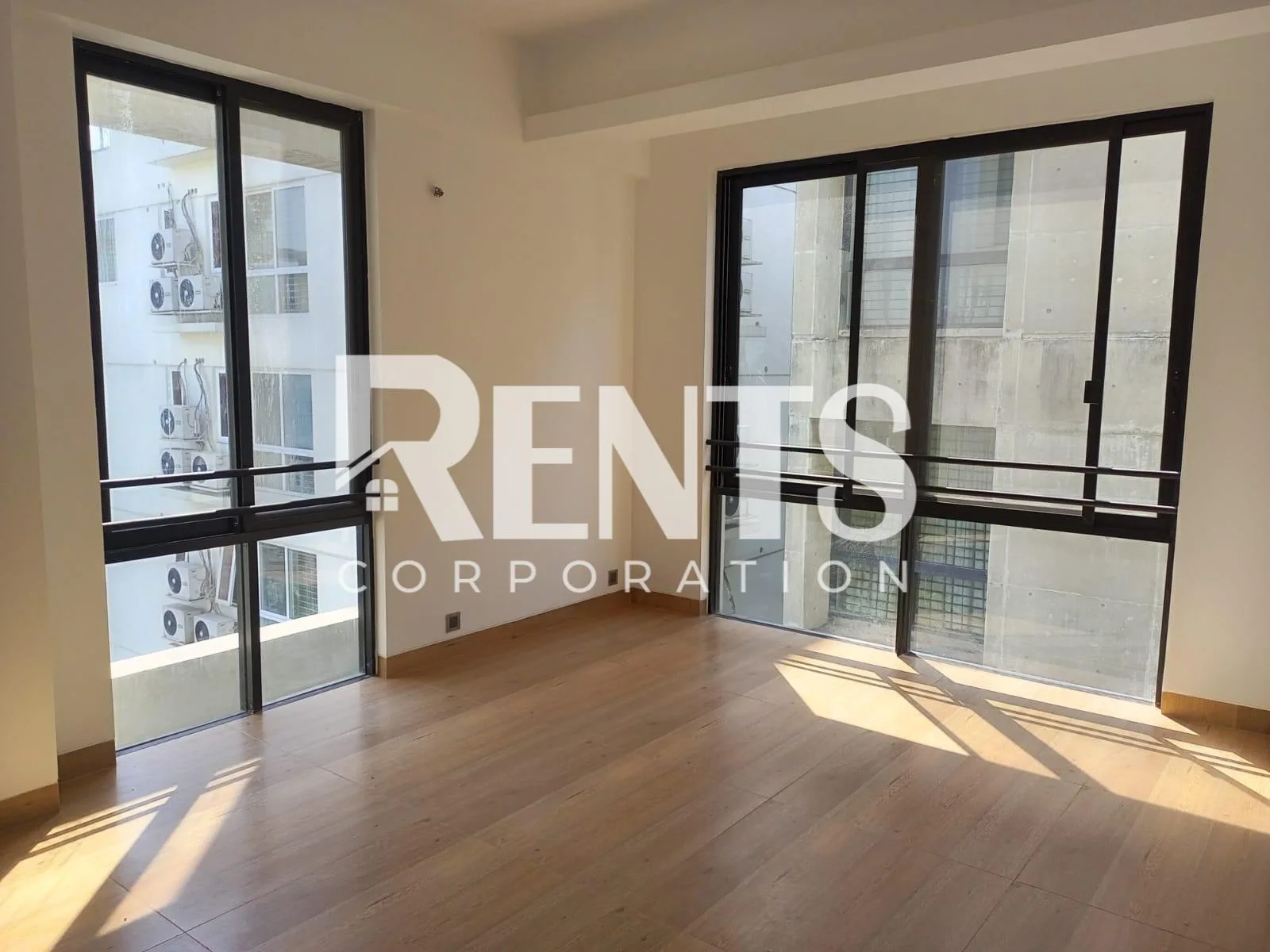 Villa on Hollywood Boulevard