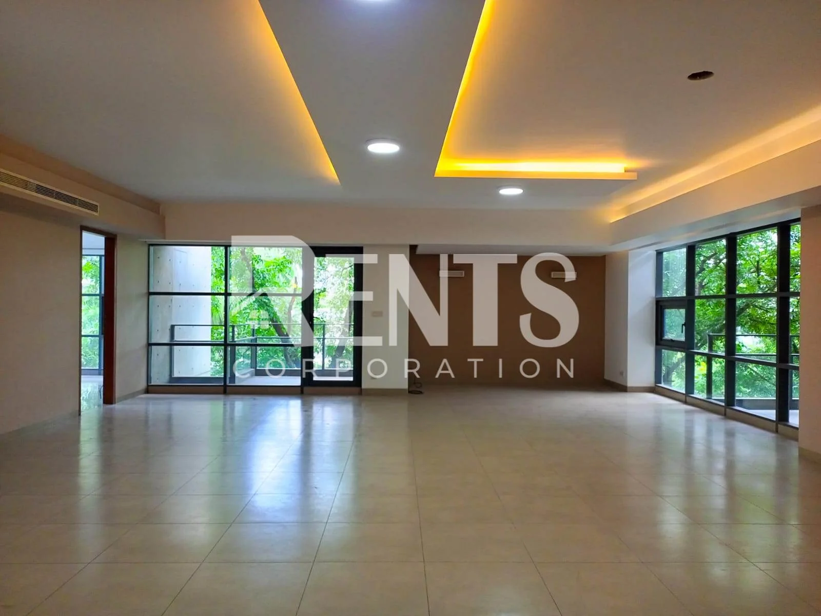 Villa on Hollywood Boulevard