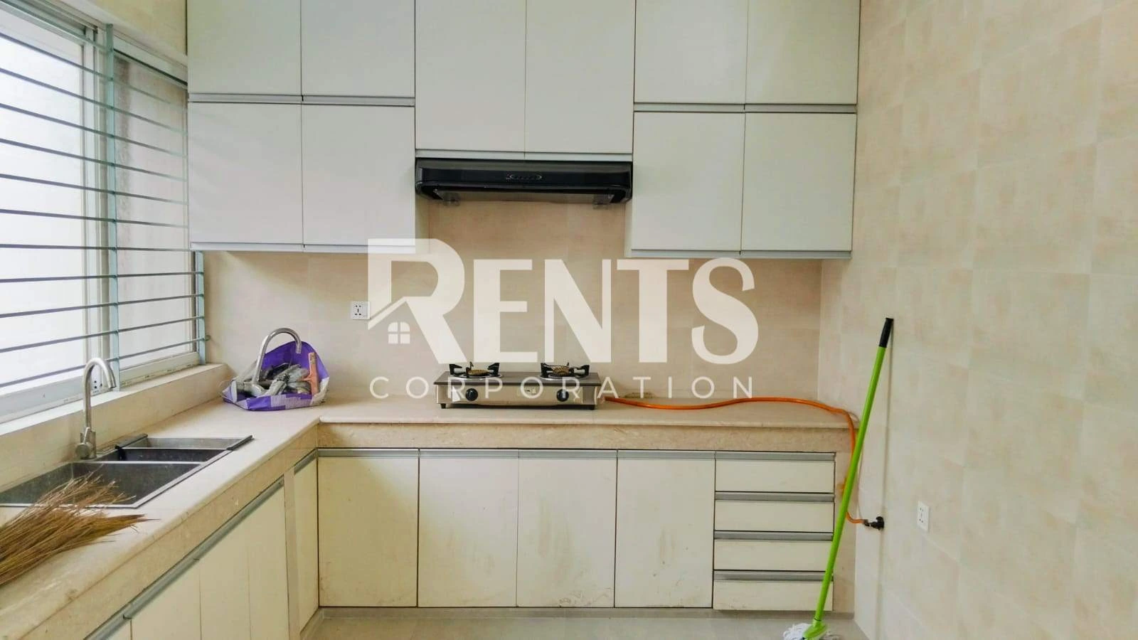 Villa on Hollywood Boulevard