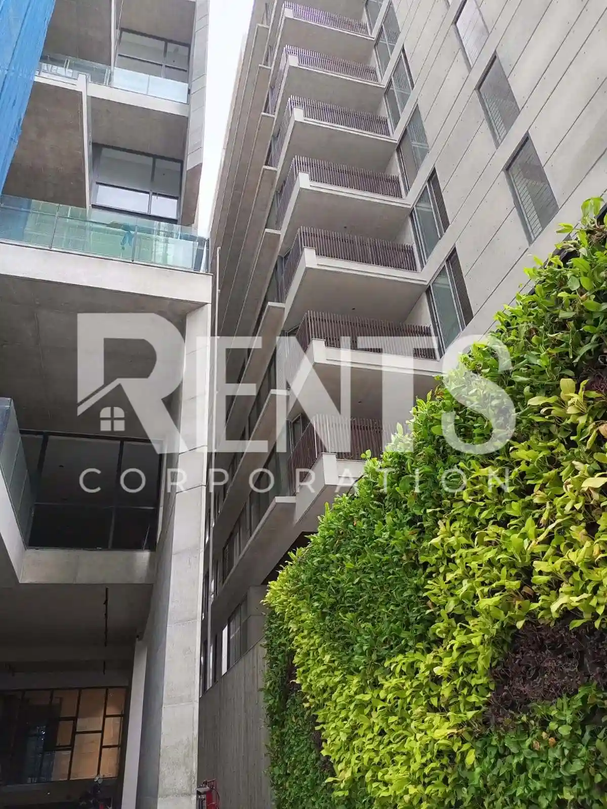 Villa on Hollywood Boulevard