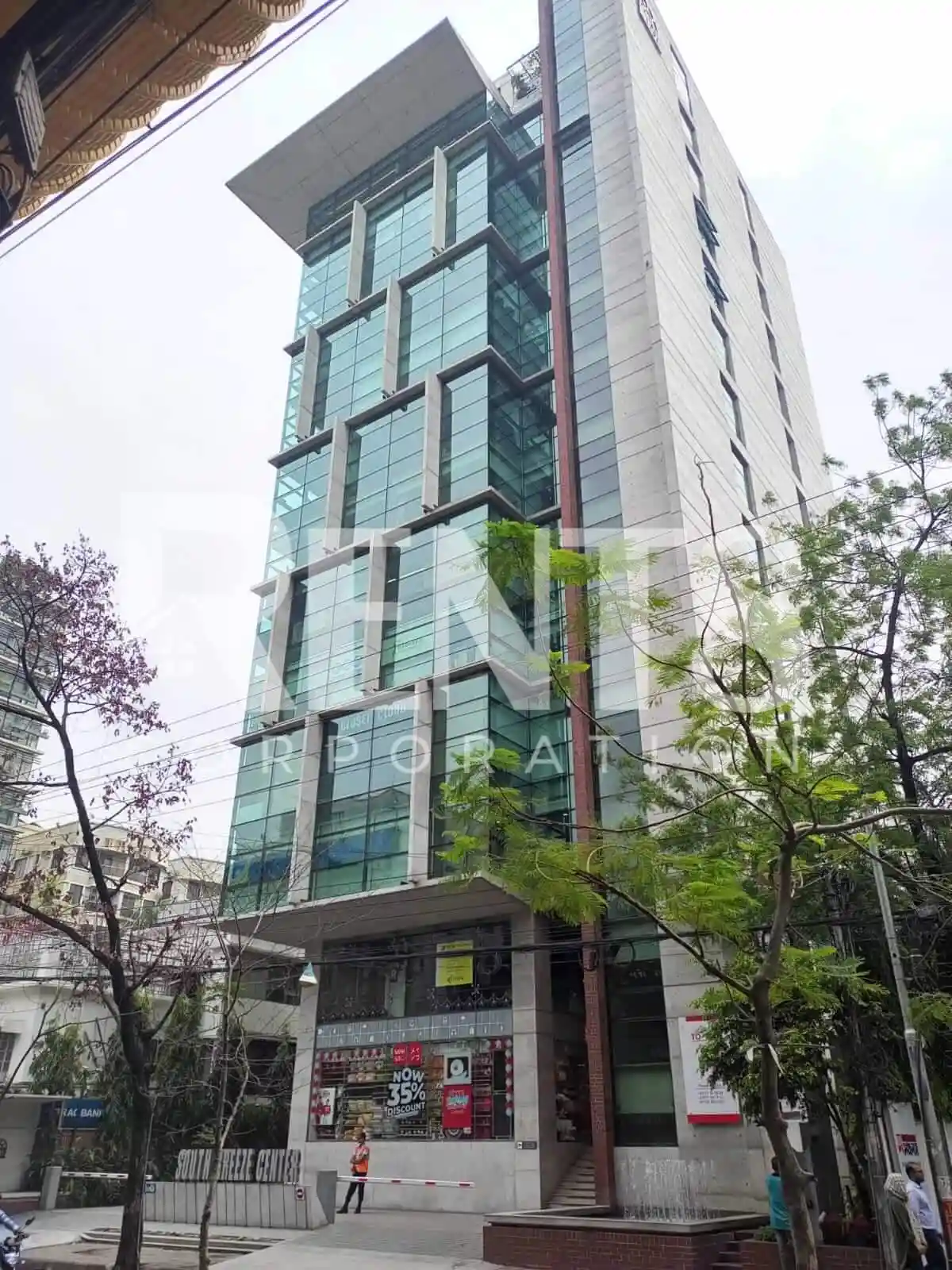 Villa on Hollywood Boulevard