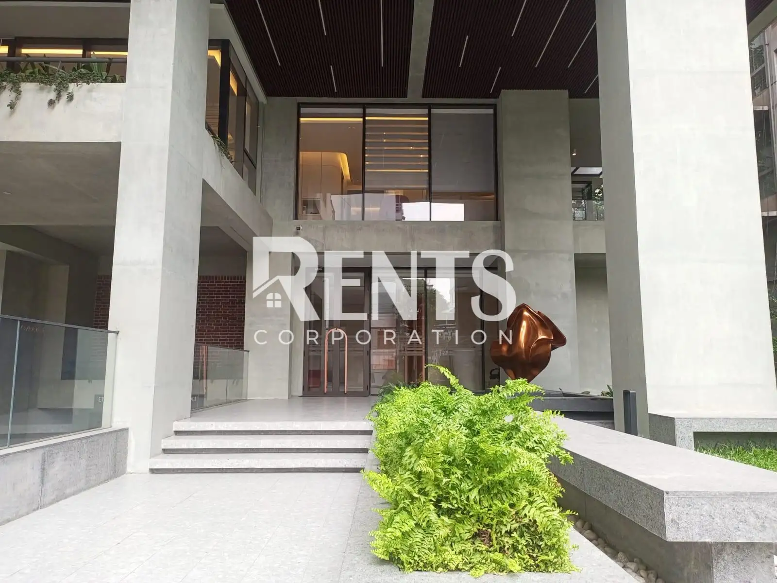 Villa on Hollywood Boulevard