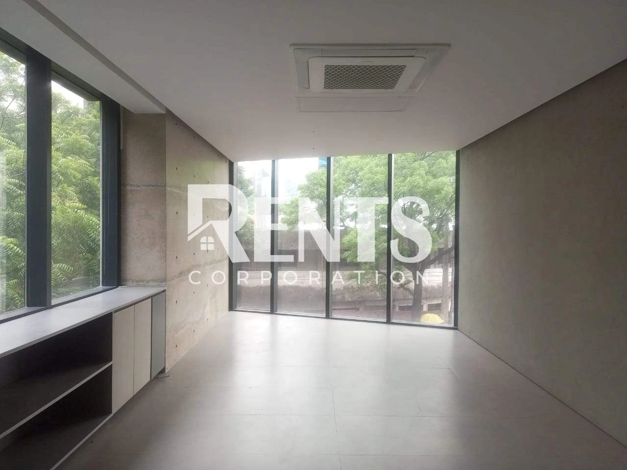 Villa on Hollywood Boulevard