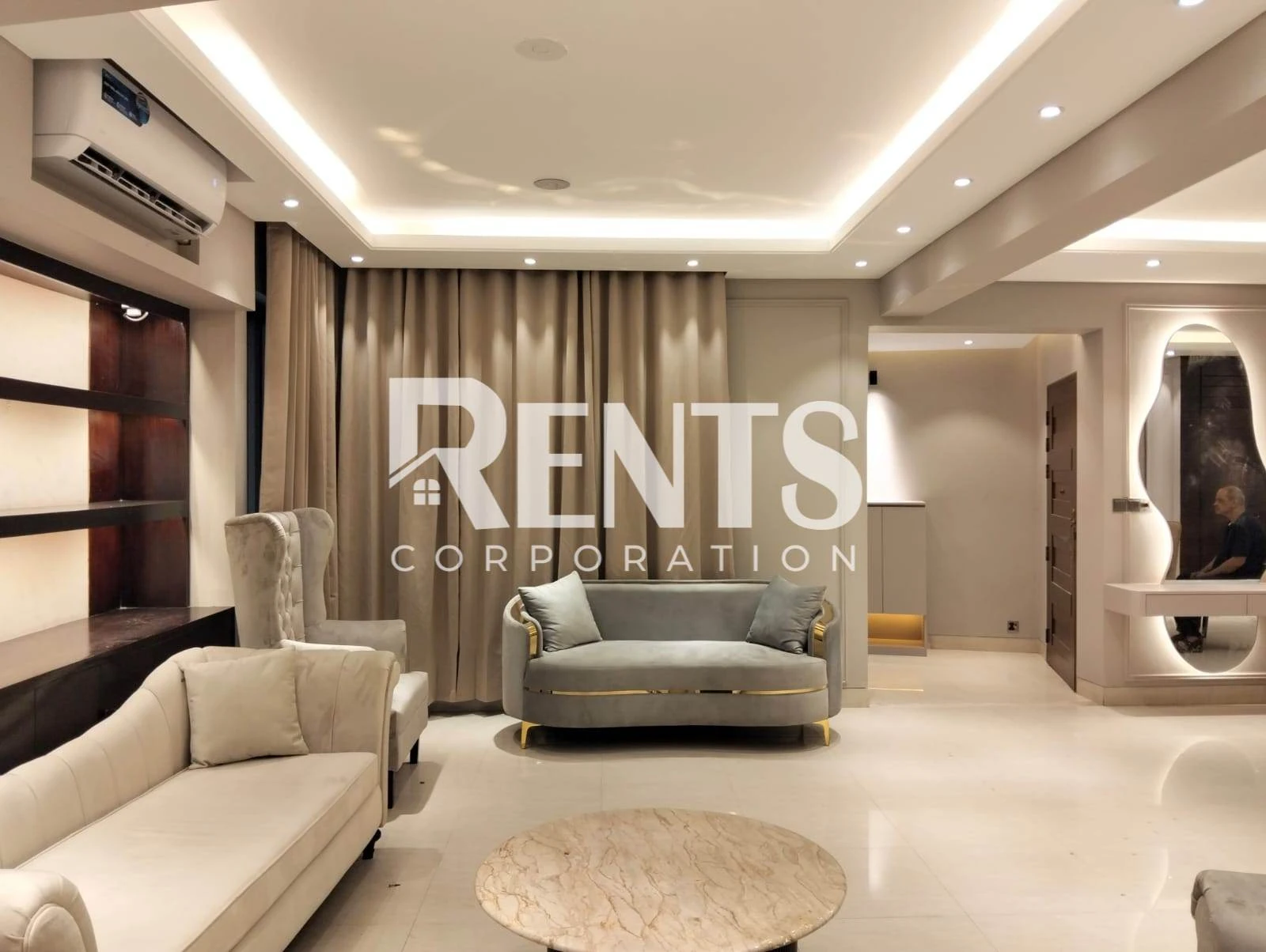 Villa on Hollywood Boulevard