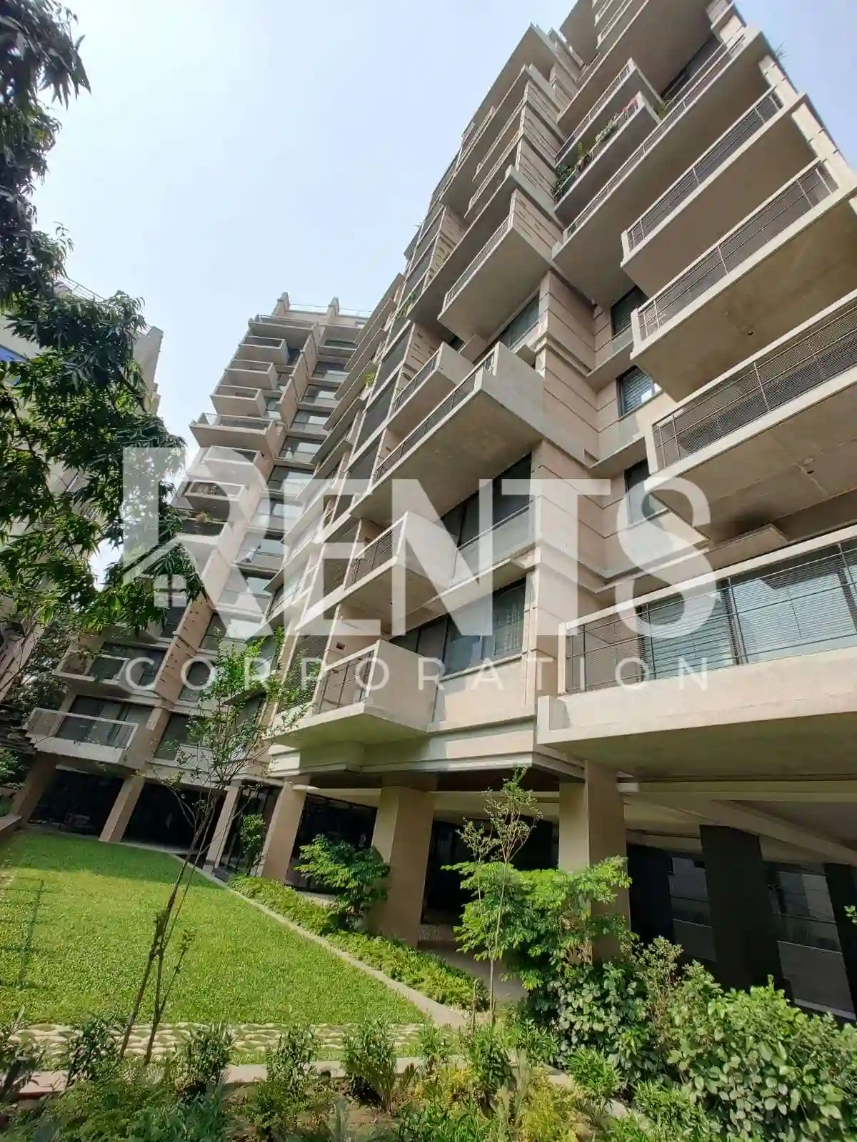 Villa on Hollywood Boulevard