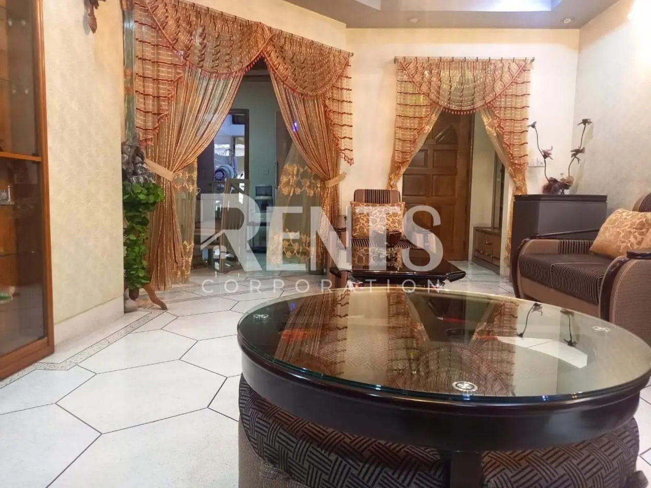 Villa on Hollywood Boulevard