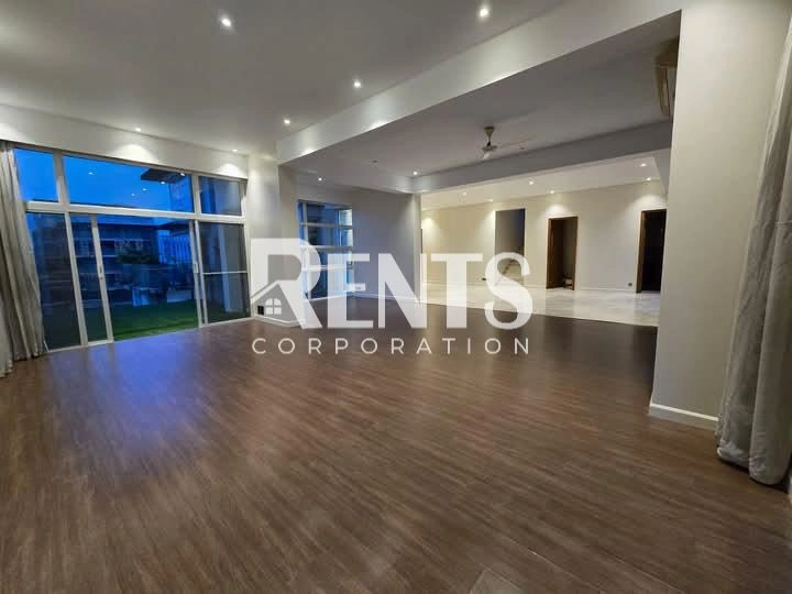 Villa on Hollywood Boulevard