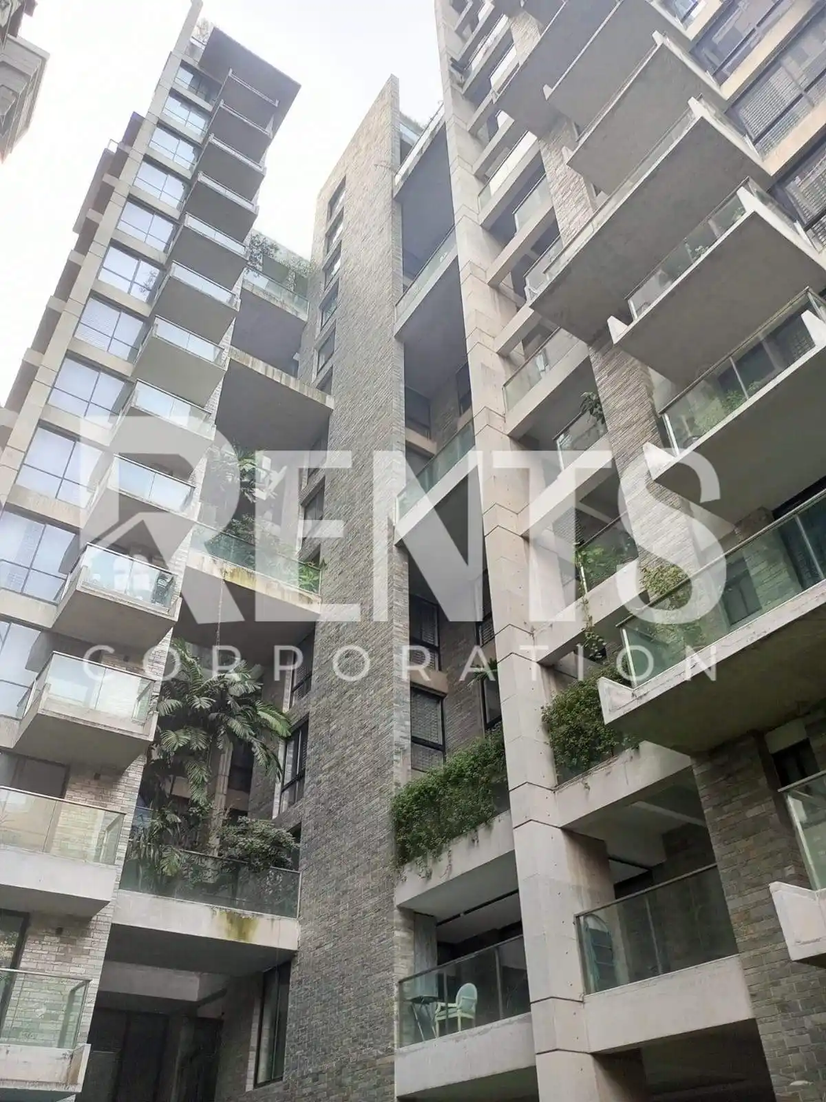 Villa on Hollywood Boulevard