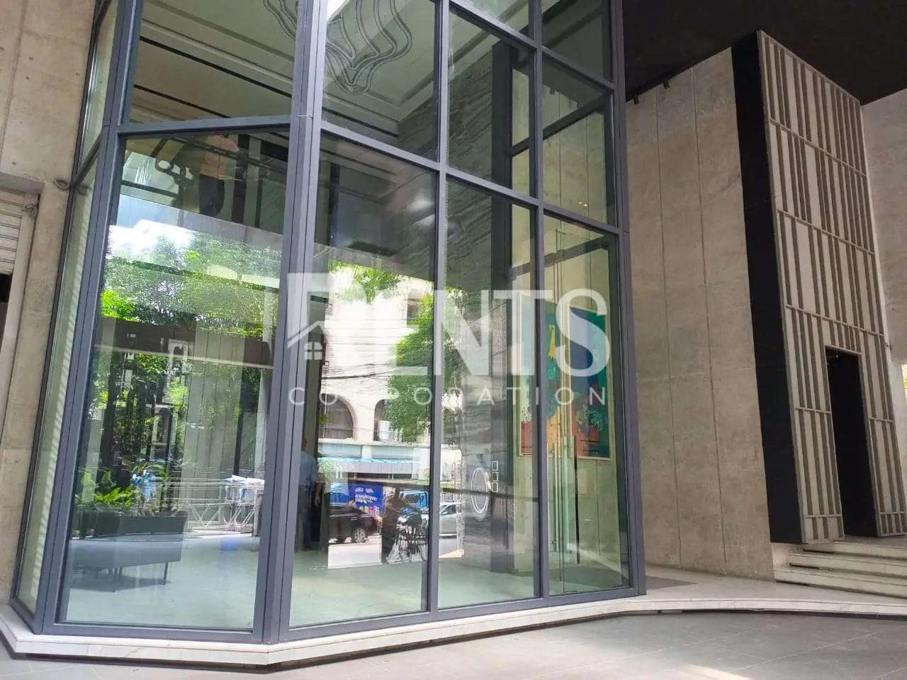 Villa on Hollywood Boulevard