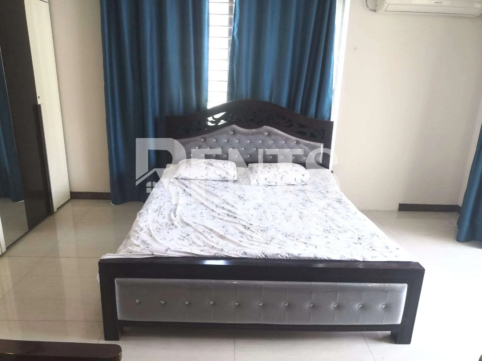 Villa on Hollywood Boulevard