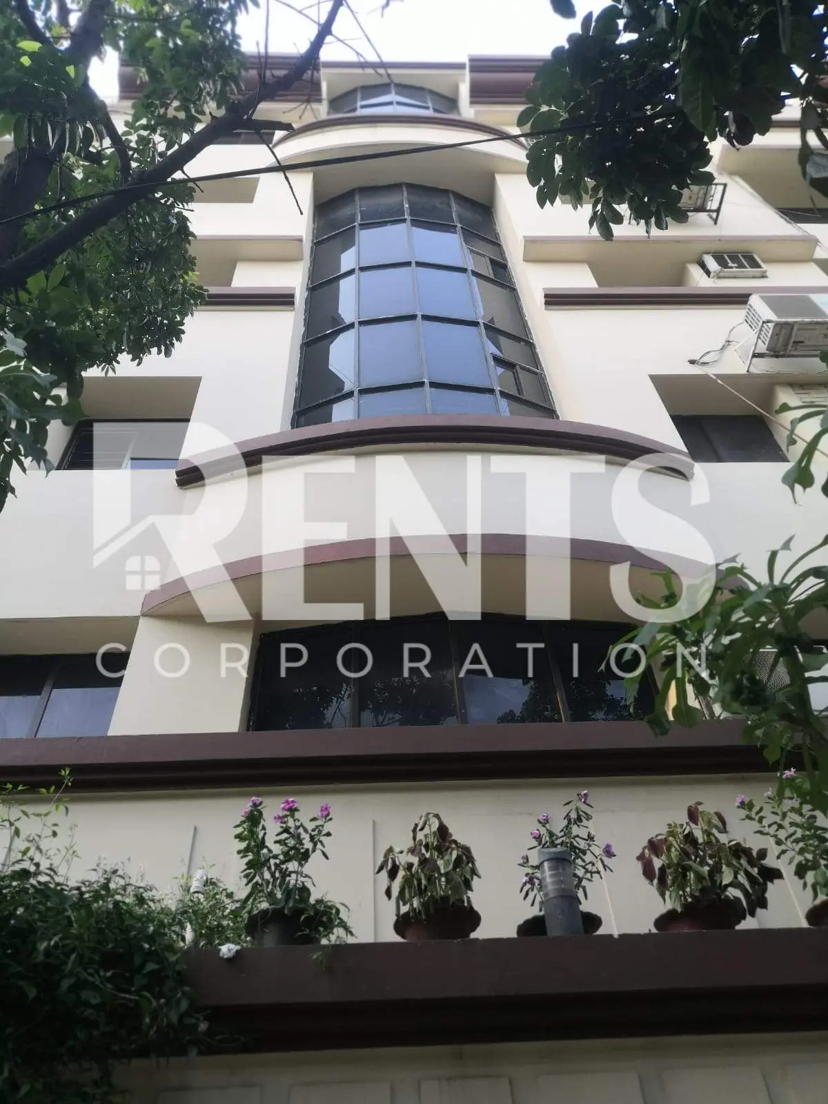 Villa on Hollywood Boulevard