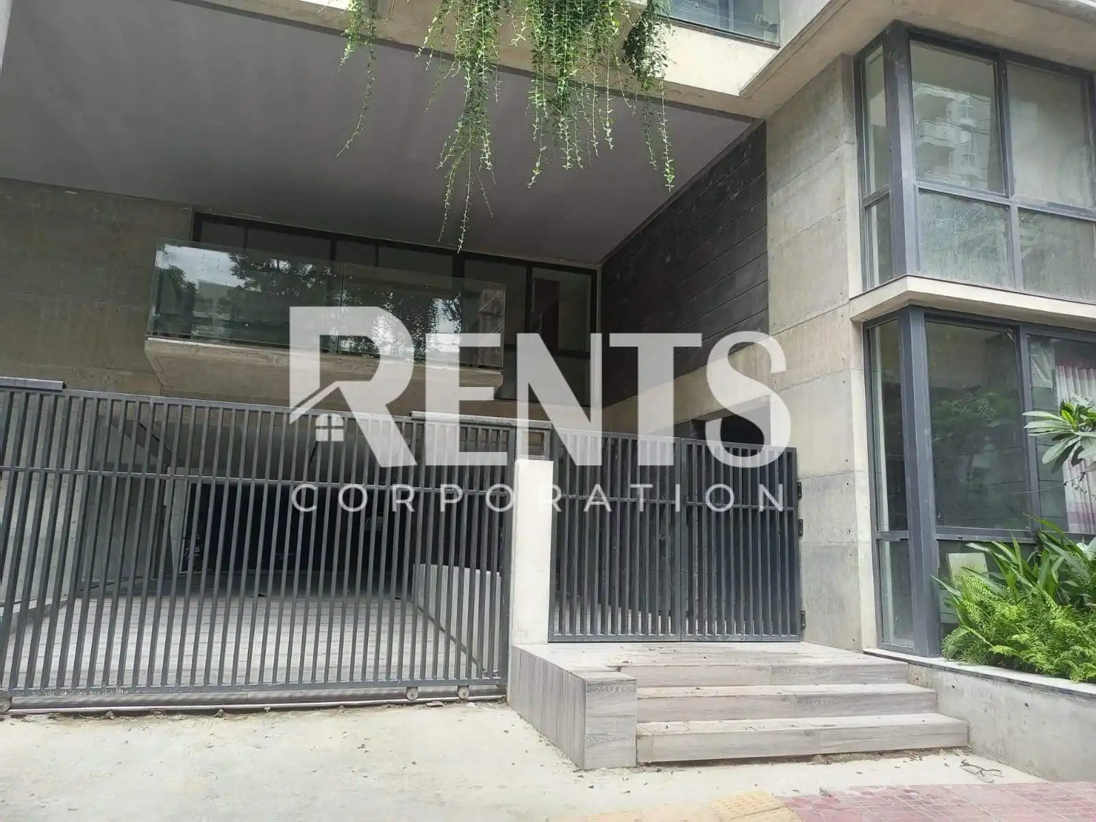 Villa on Hollywood Boulevard