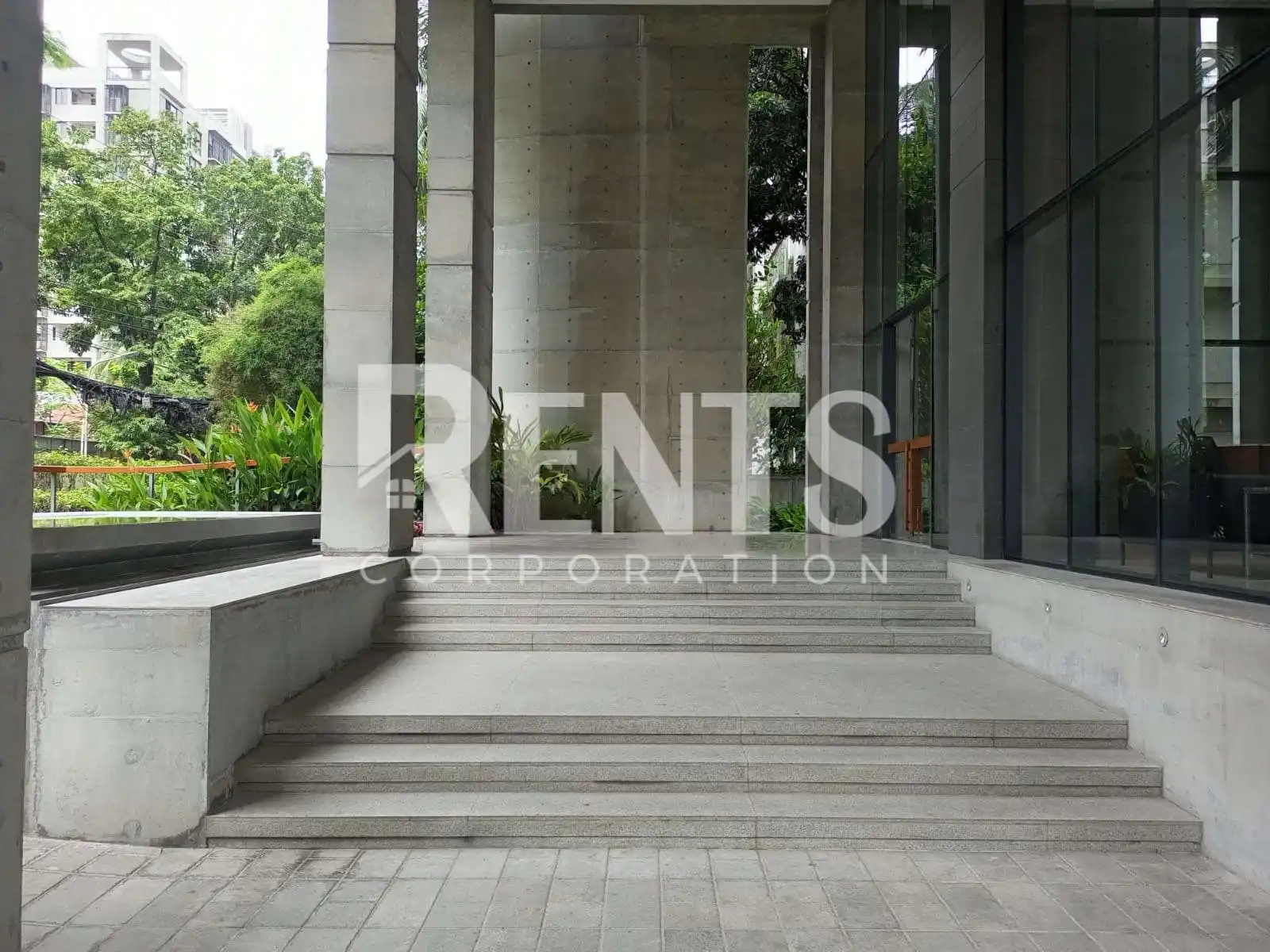 Villa on Hollywood Boulevard