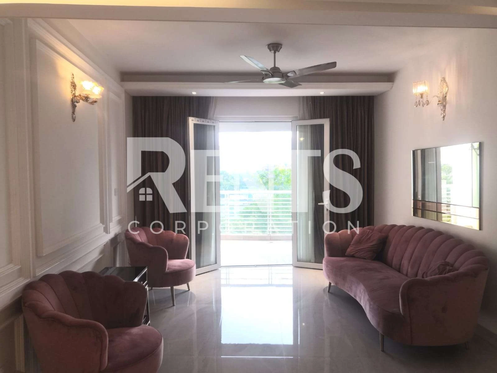 Villa on Hollywood Boulevard