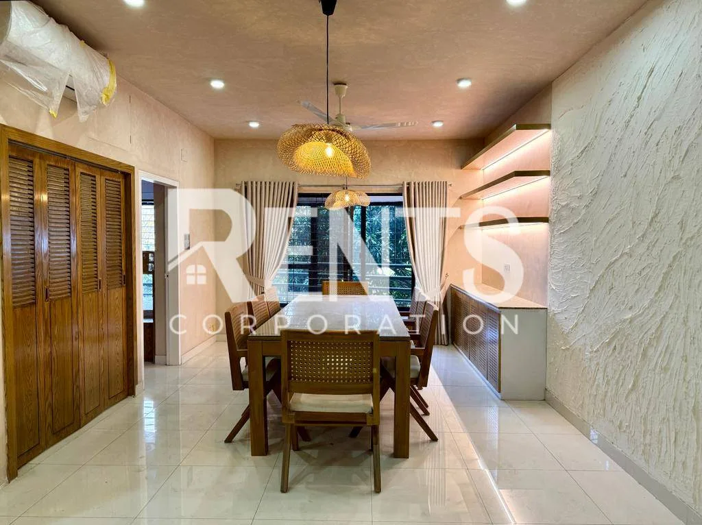 Villa on Hollywood Boulevard