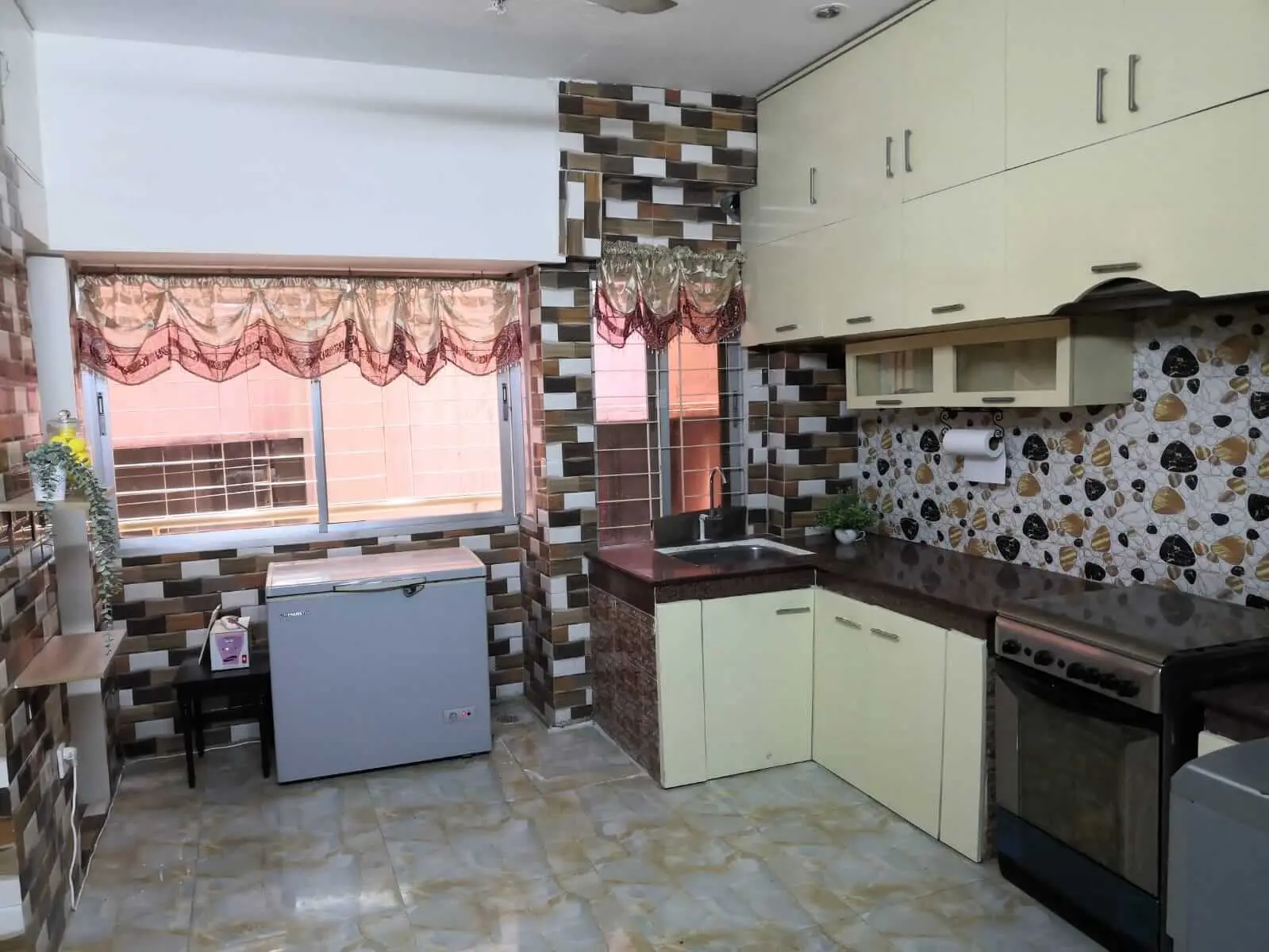 Villa on Hollywood Boulevard