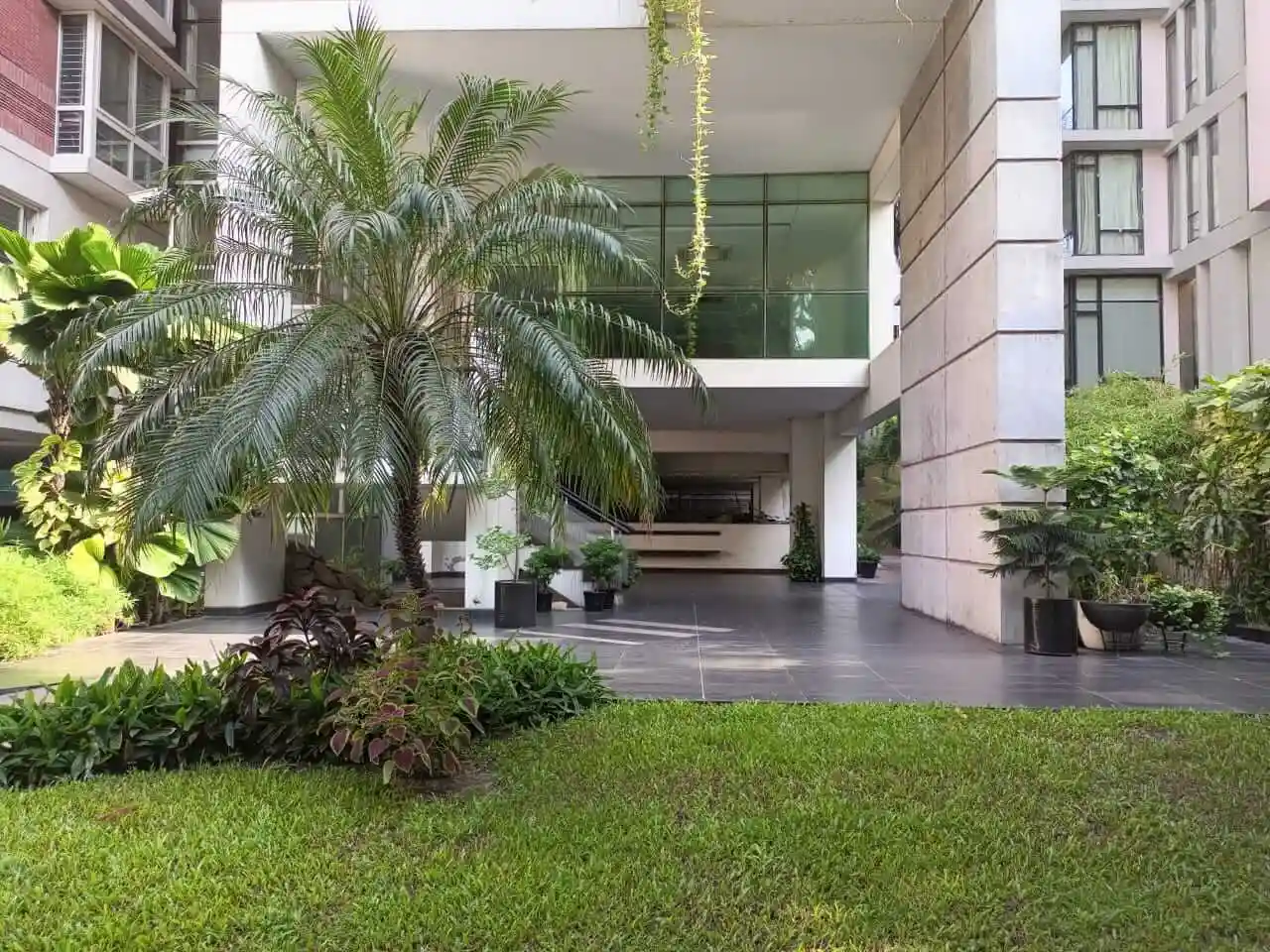 Villa on Hollywood Boulevard