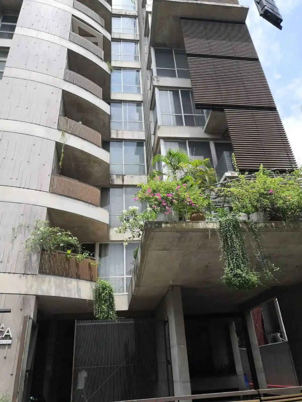 Villa on Hollywood Boulevard