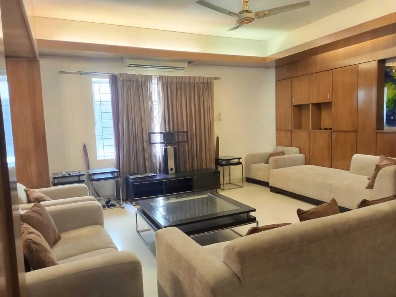 Villa on Hollywood Boulevard