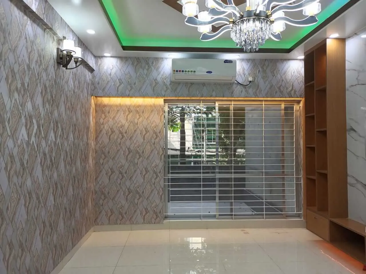 Villa on Hollywood Boulevard