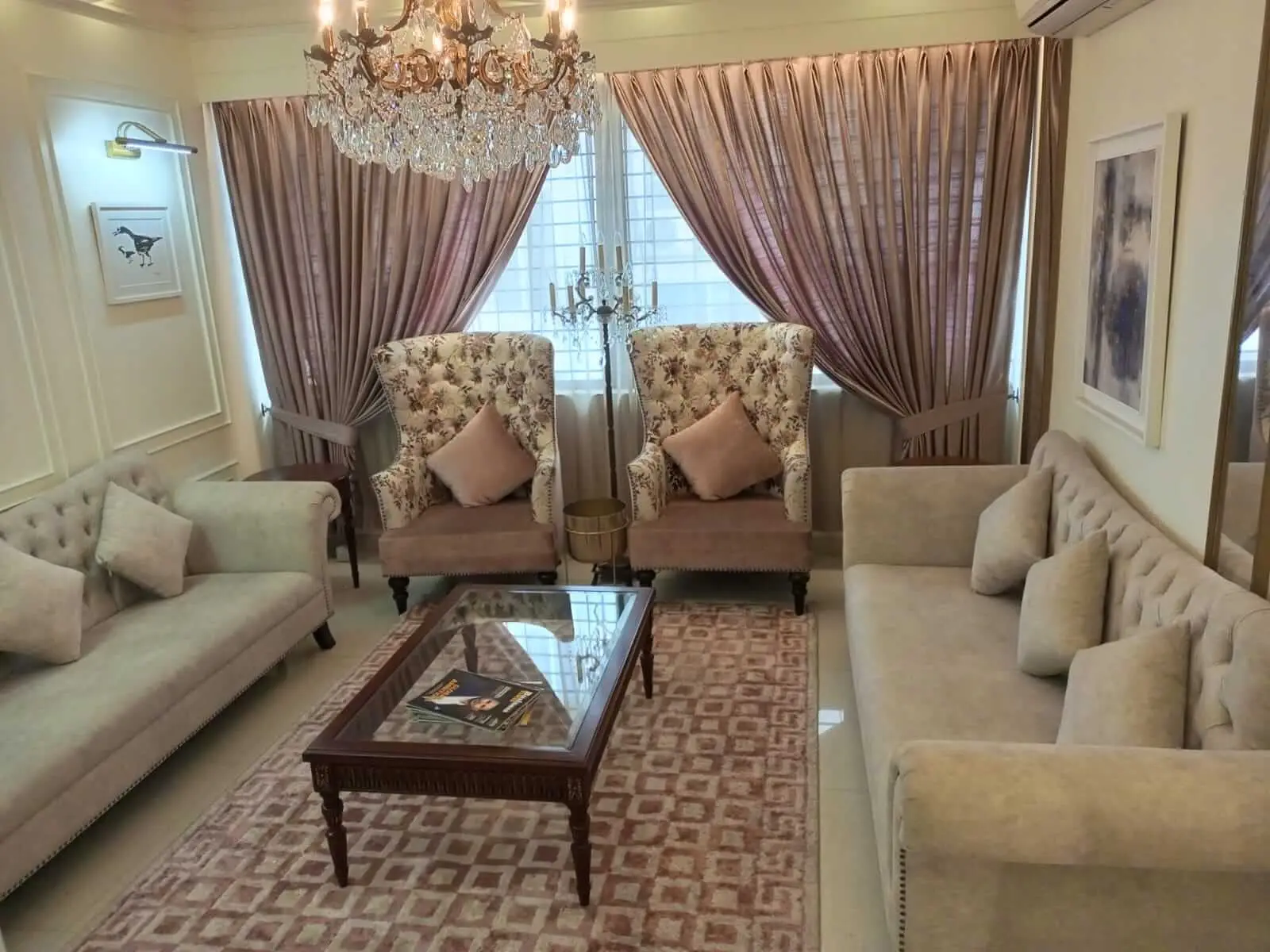 Villa on Hollywood Boulevard