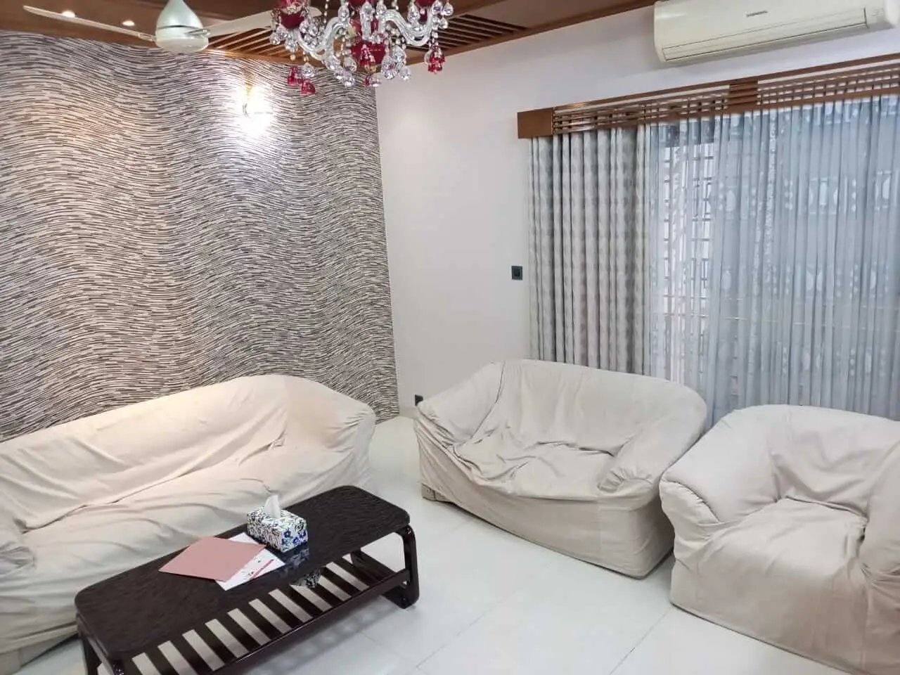 Villa on Hollywood Boulevard