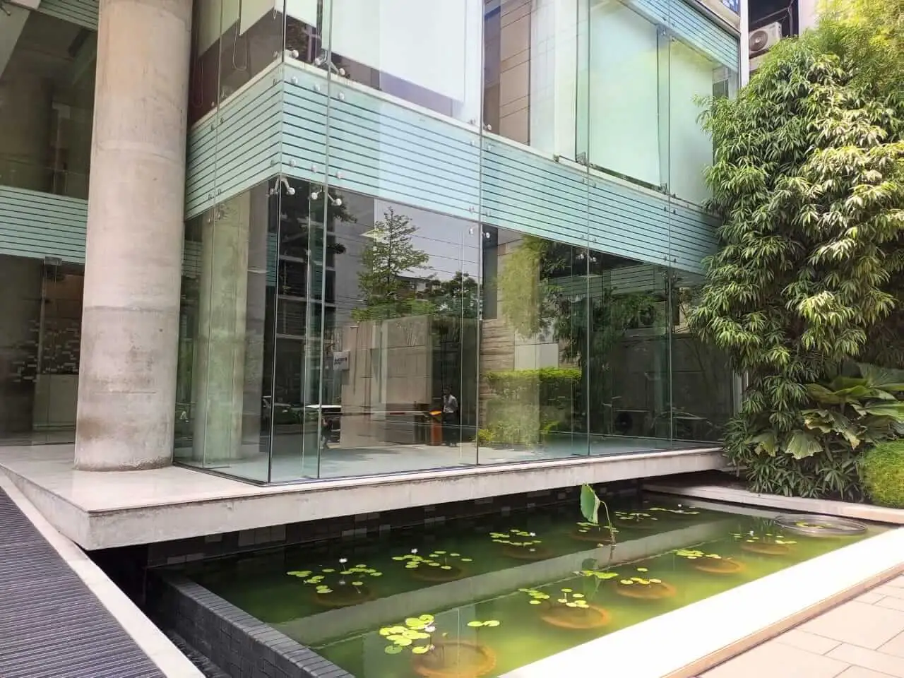 Villa on Hollywood Boulevard