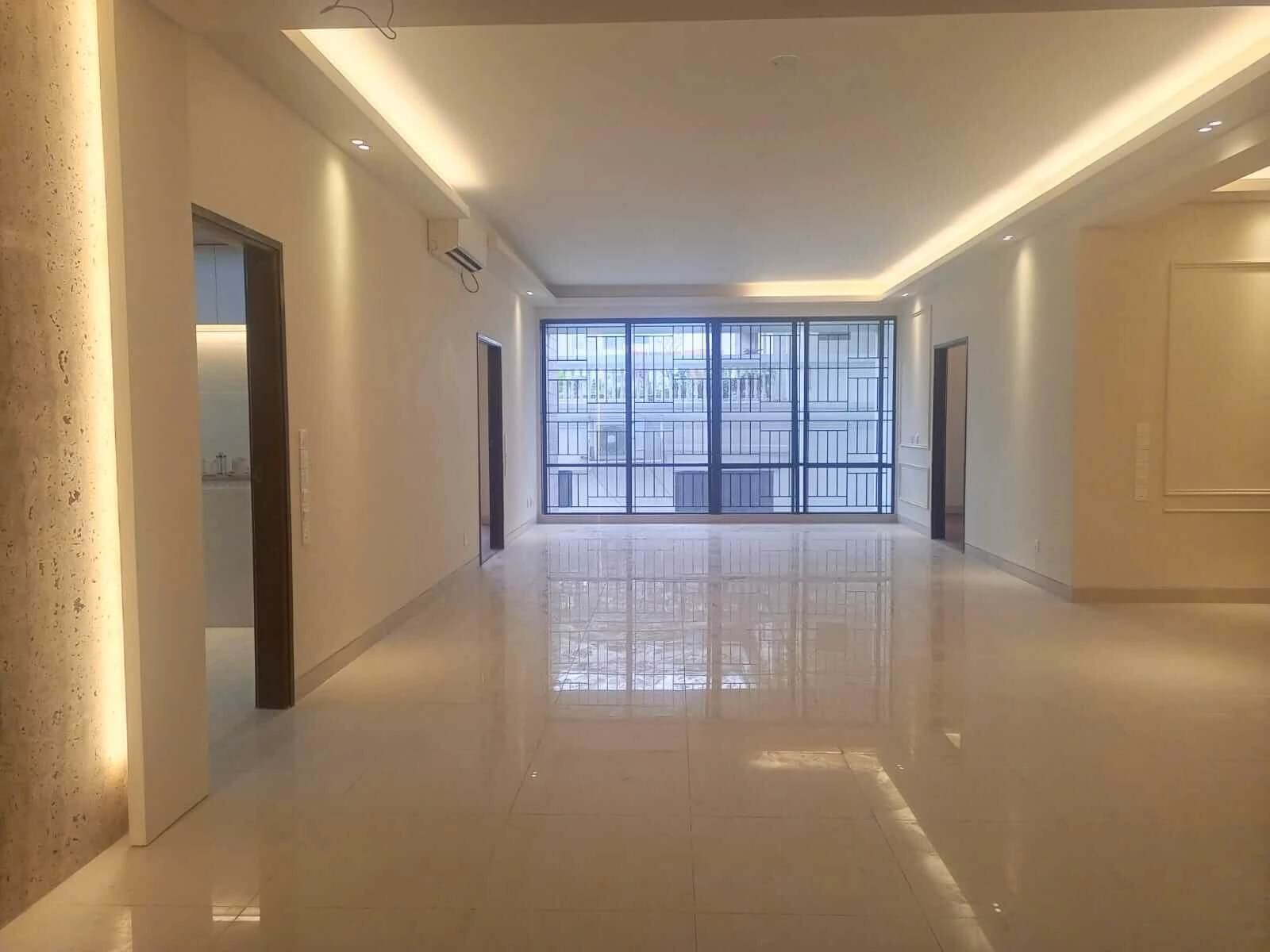 Villa on Hollywood Boulevard