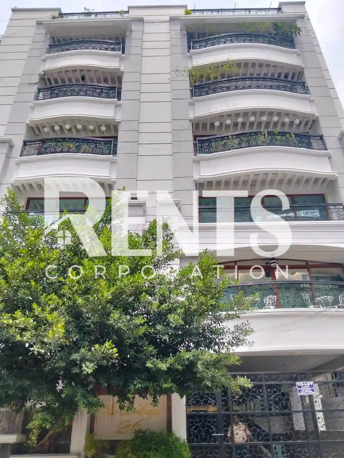 Villa on Hollywood Boulevard