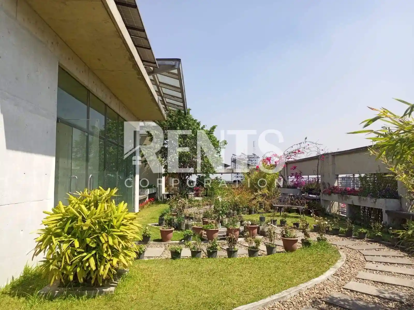 Villa on Hollywood Boulevard