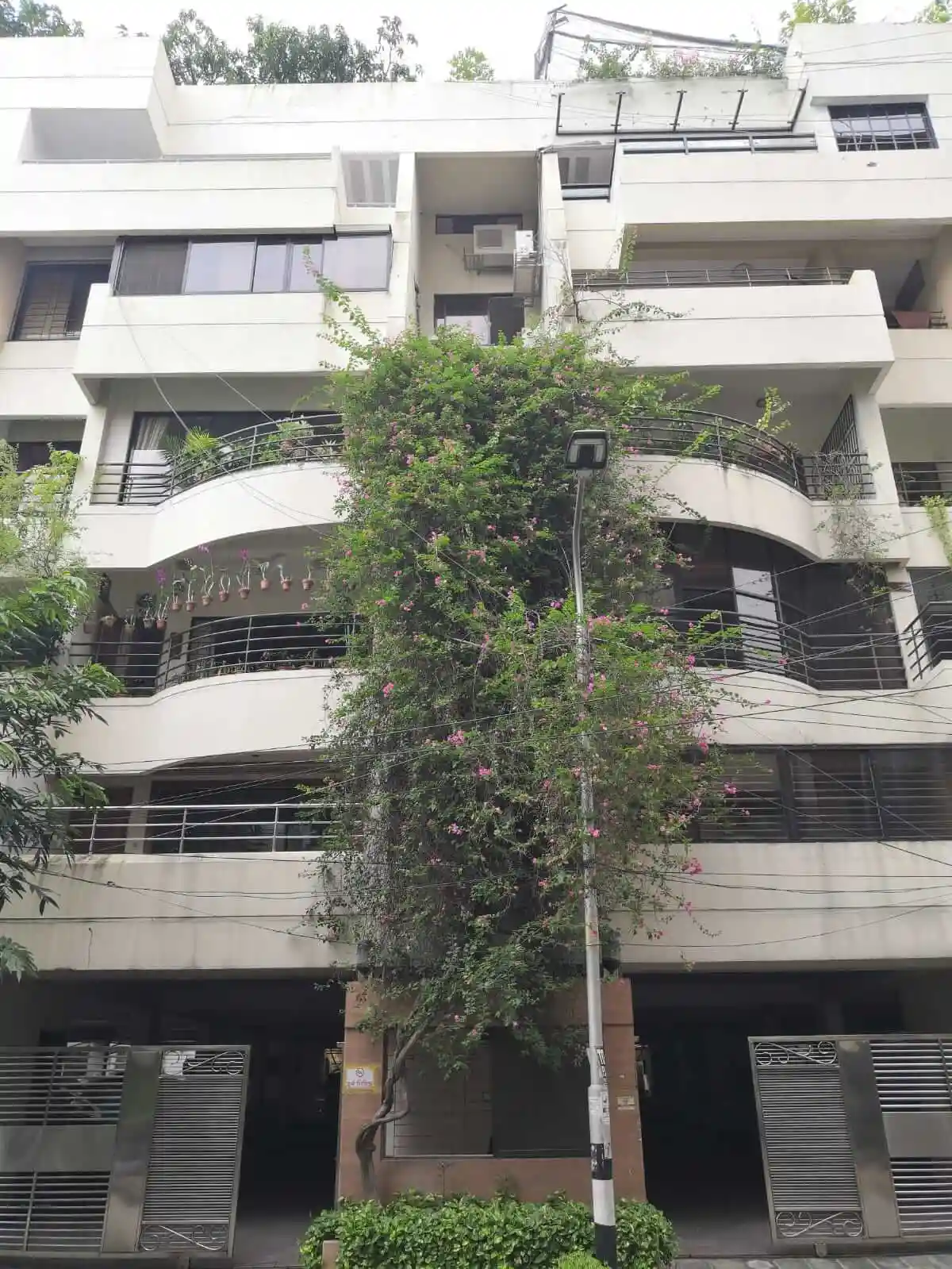 Villa on Hollywood Boulevard