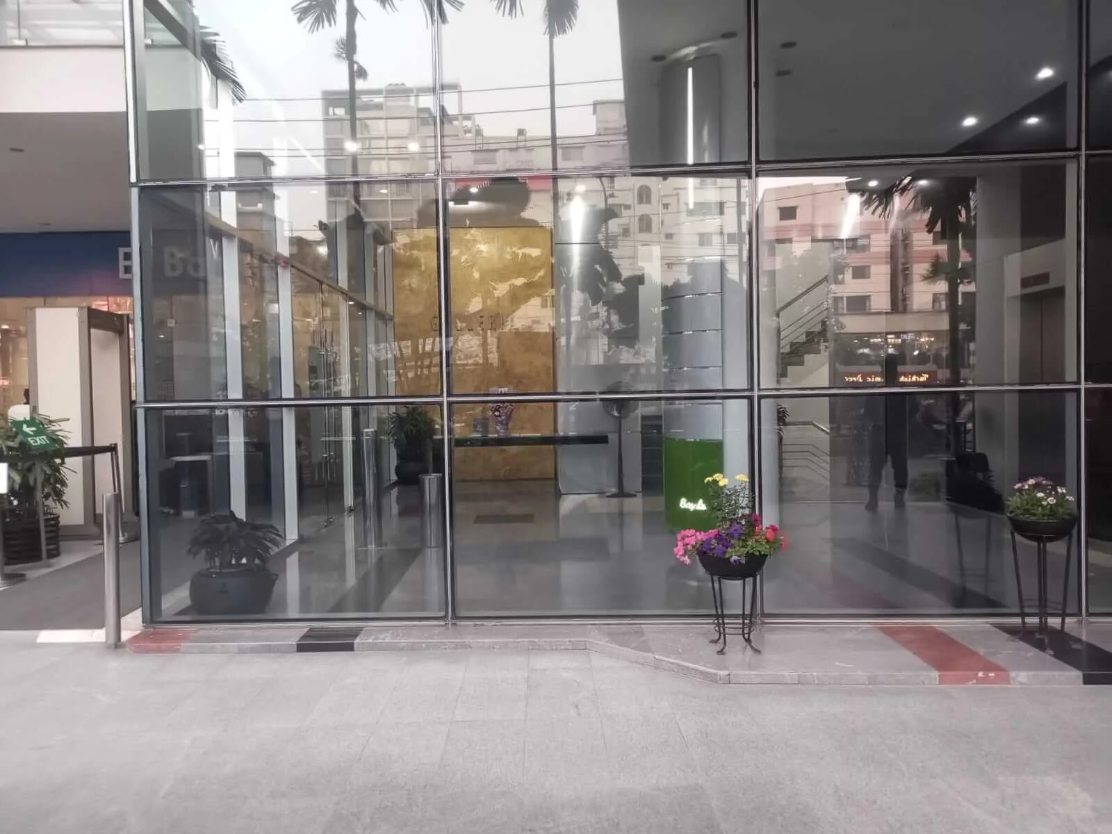 Villa on Hollywood Boulevard