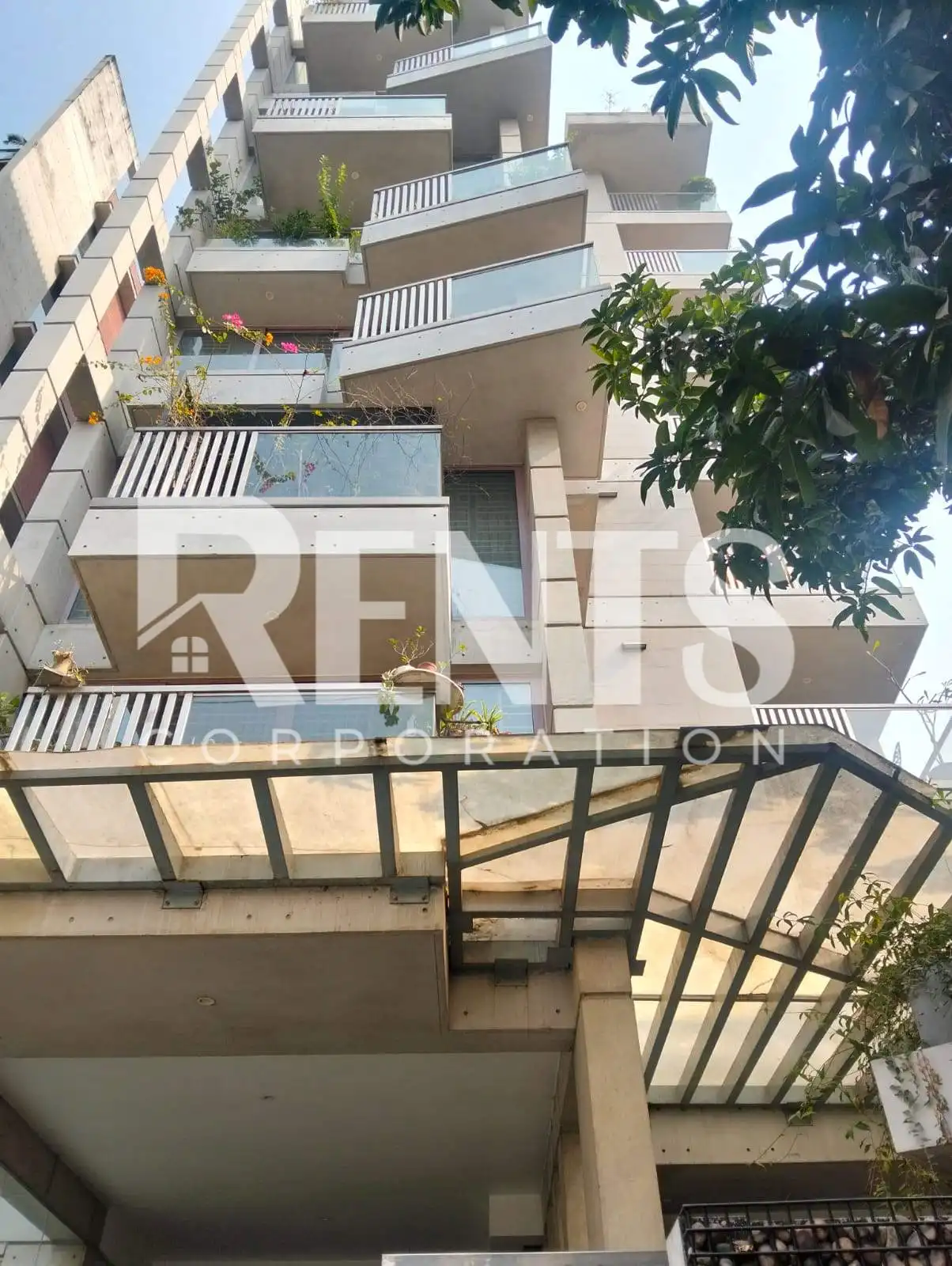 Villa on Hollywood Boulevard