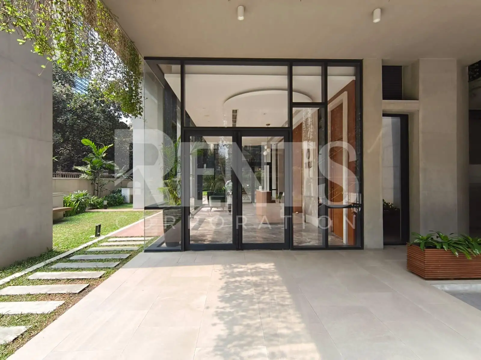 Villa on Hollywood Boulevard