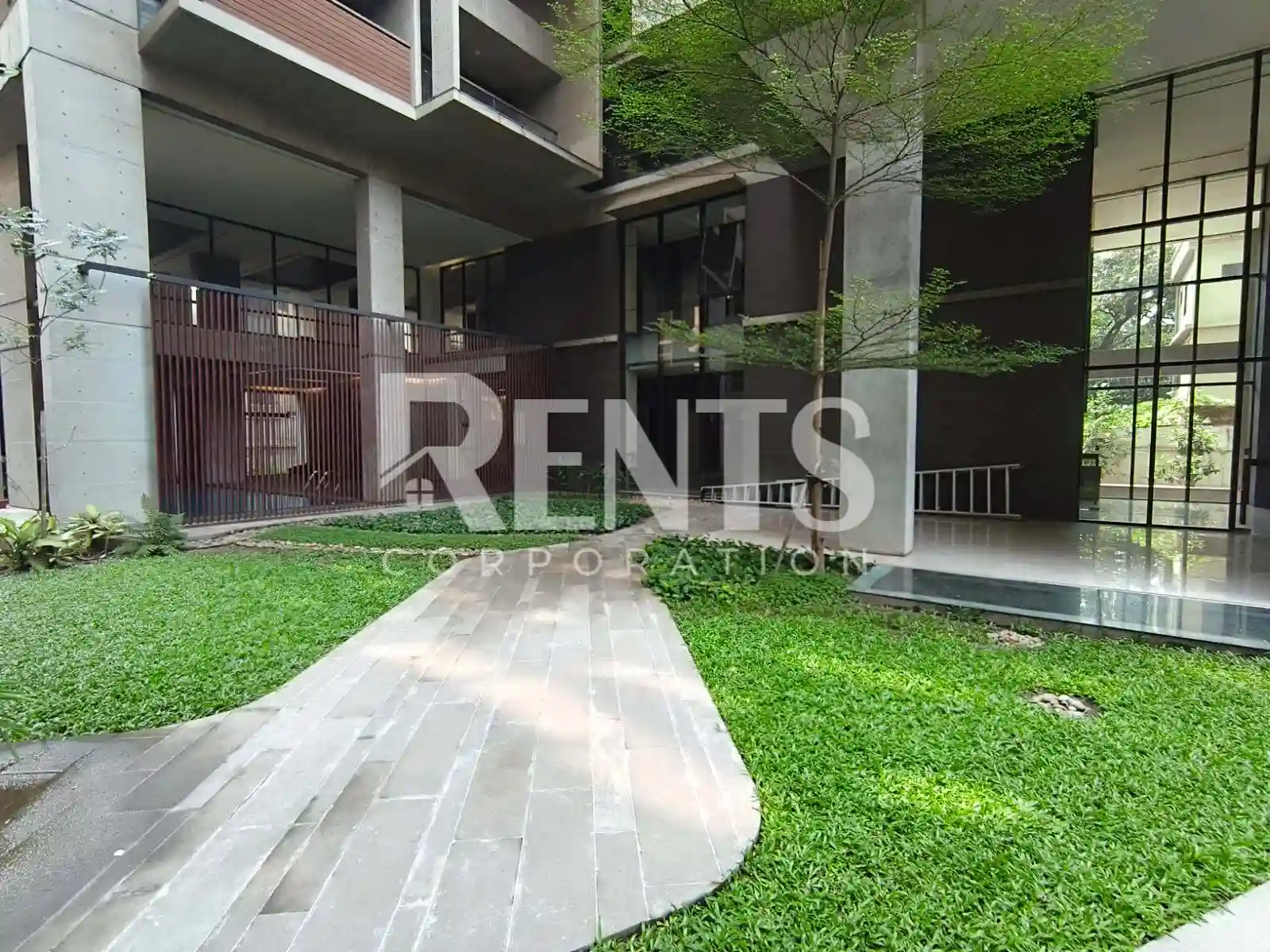 Villa on Hollywood Boulevard