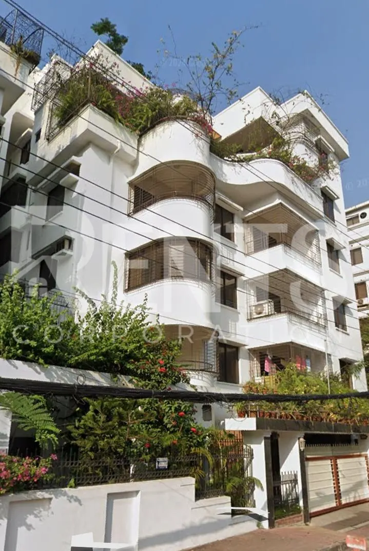 Villa on Hollywood Boulevard