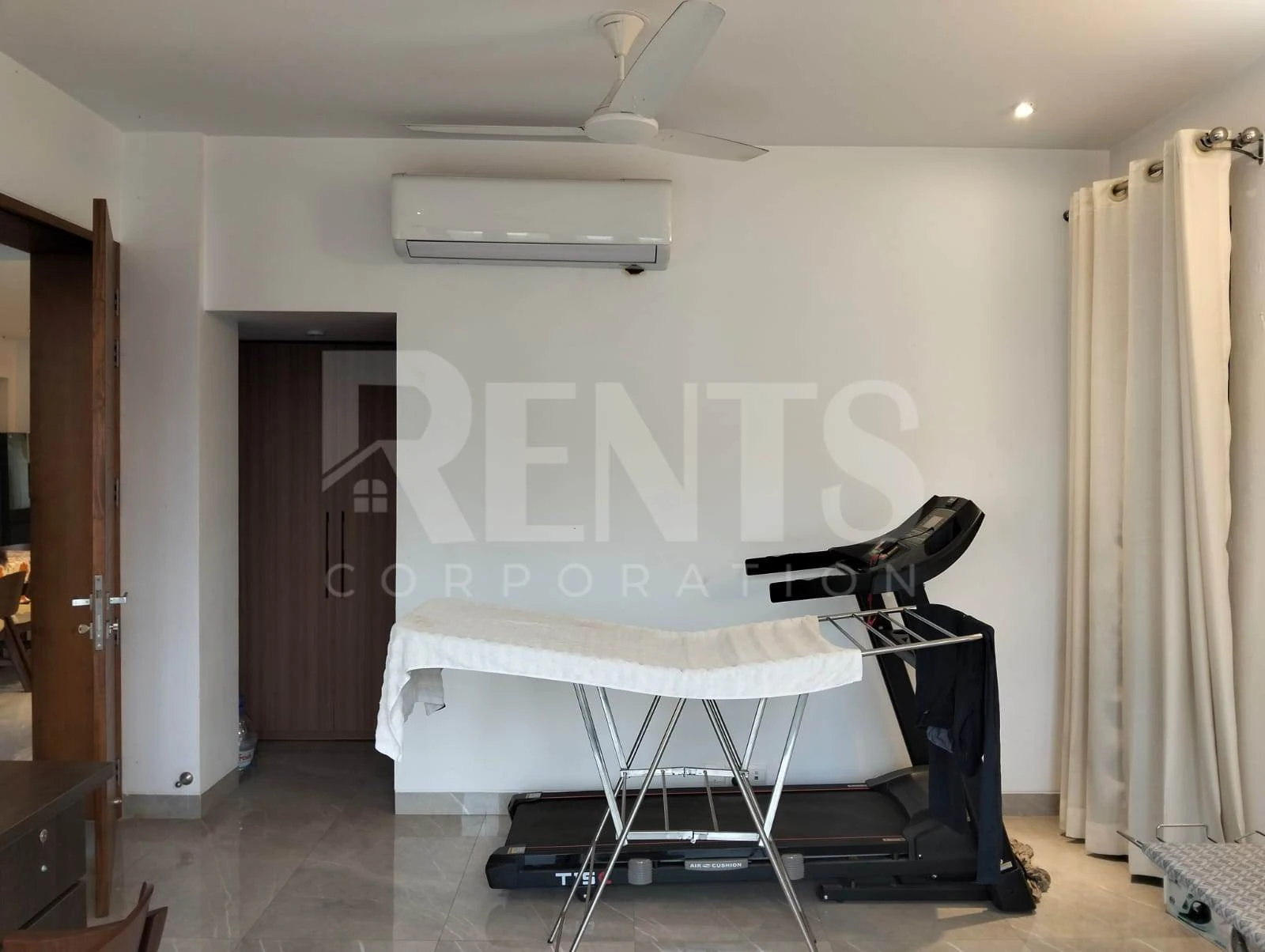 Villa on Hollywood Boulevard