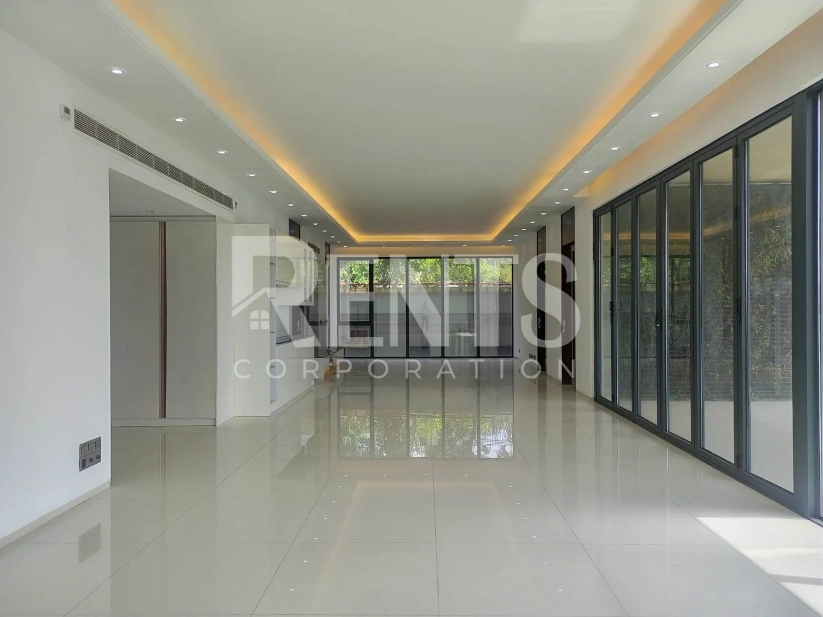 Villa on Hollywood Boulevard