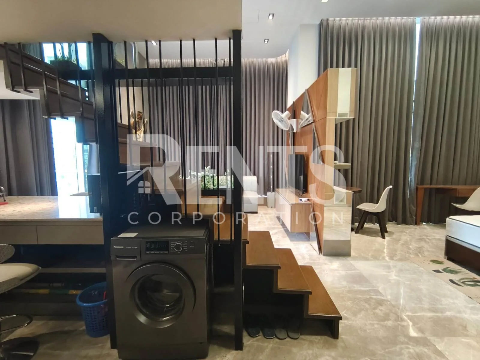 Villa on Hollywood Boulevard