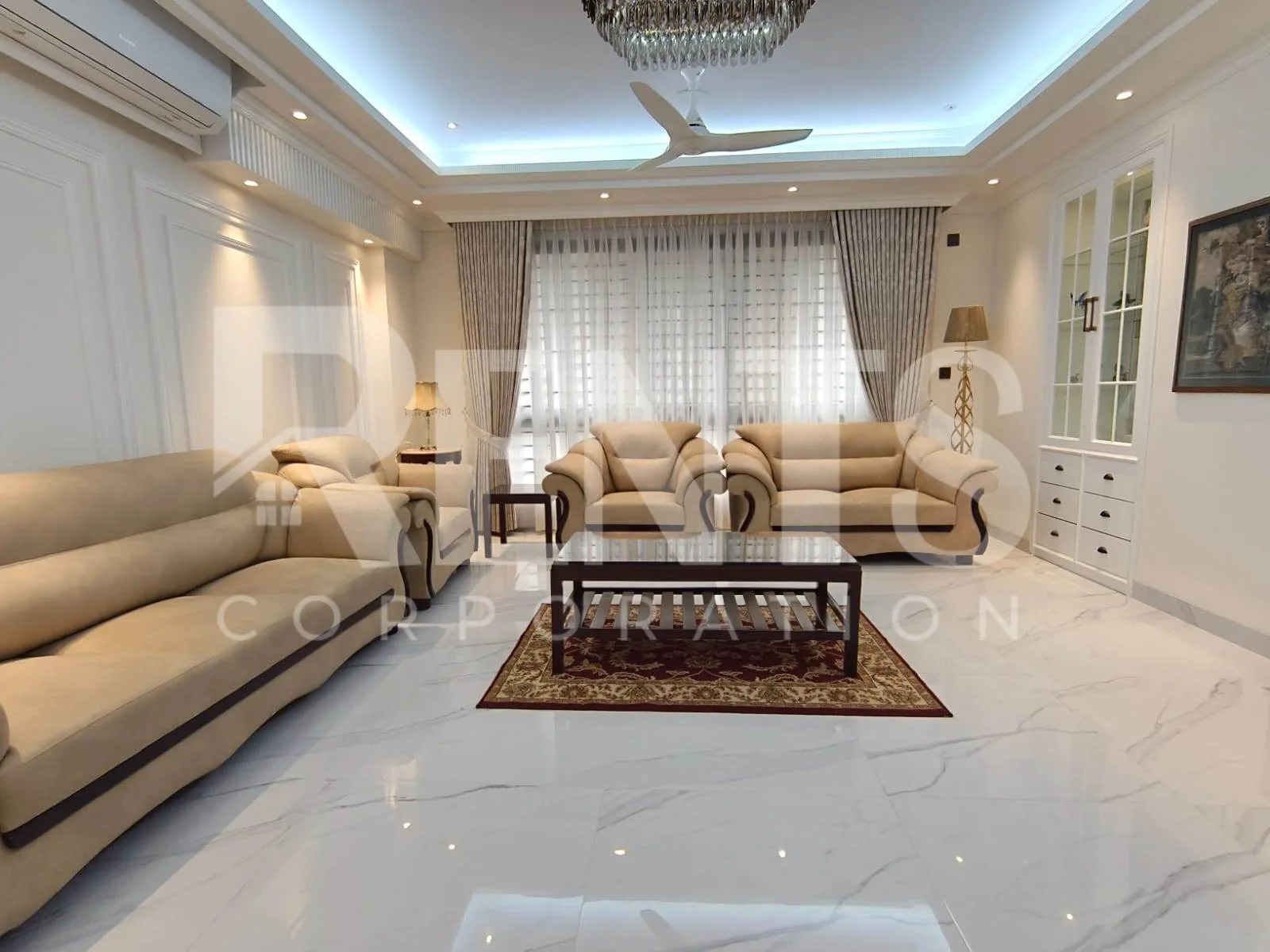 Villa on Hollywood Boulevard