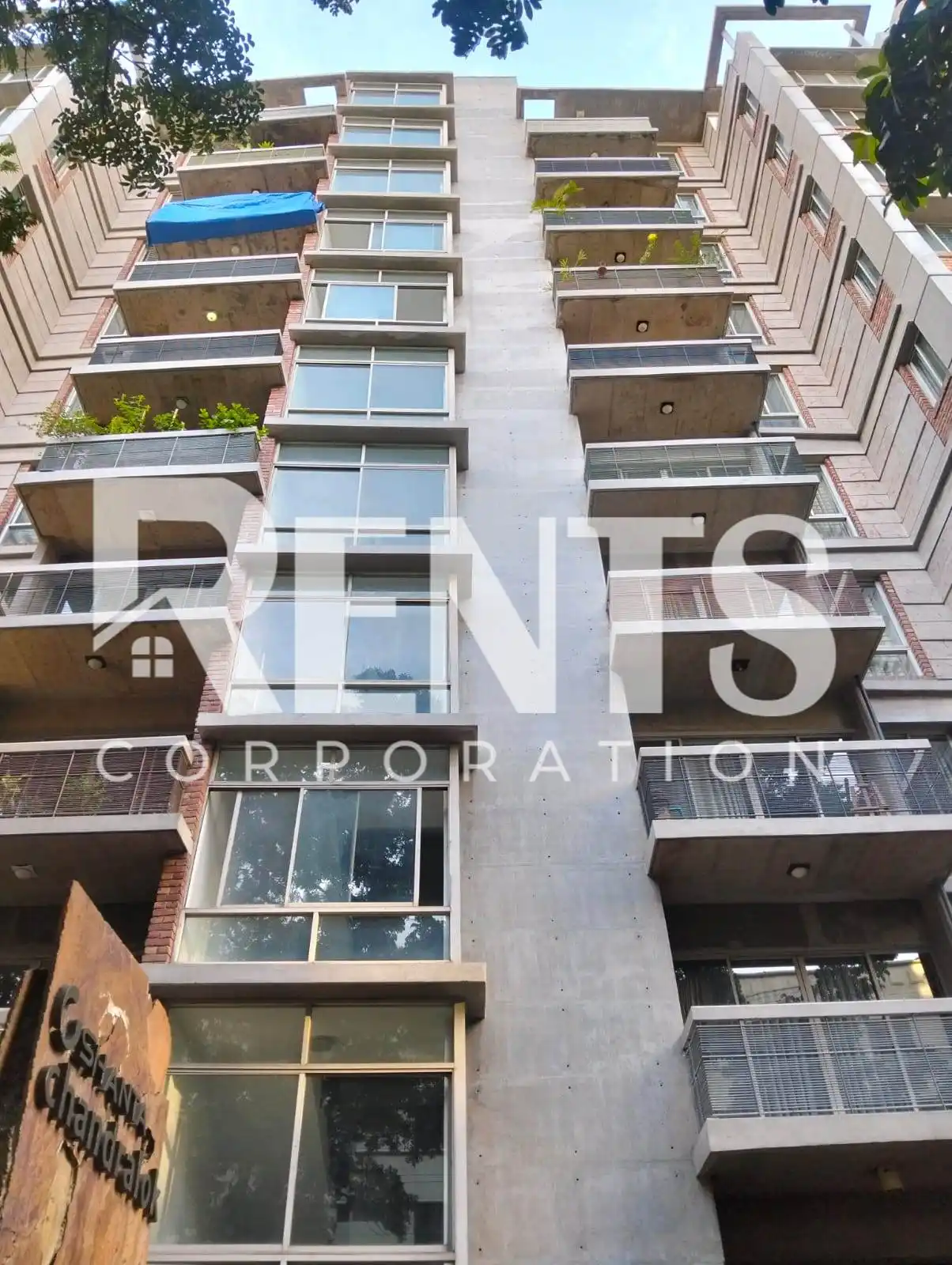 Villa on Hollywood Boulevard