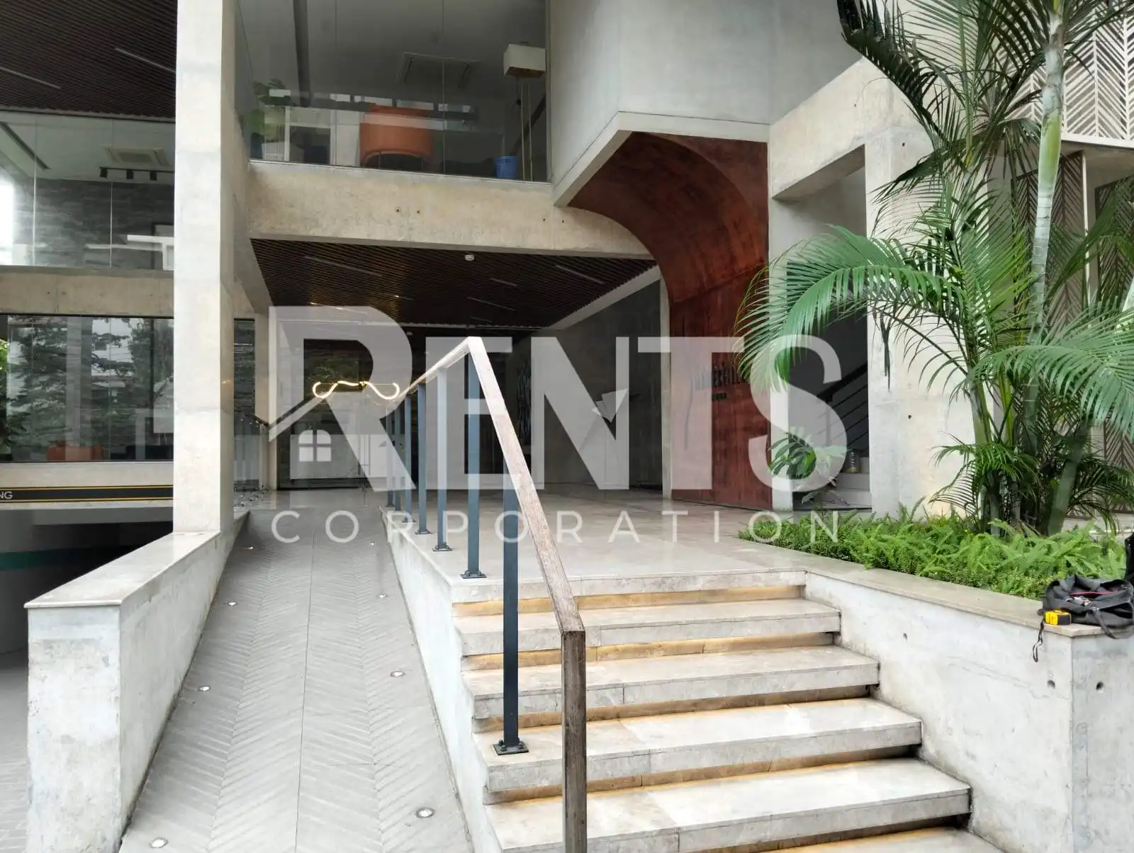 Villa on Hollywood Boulevard